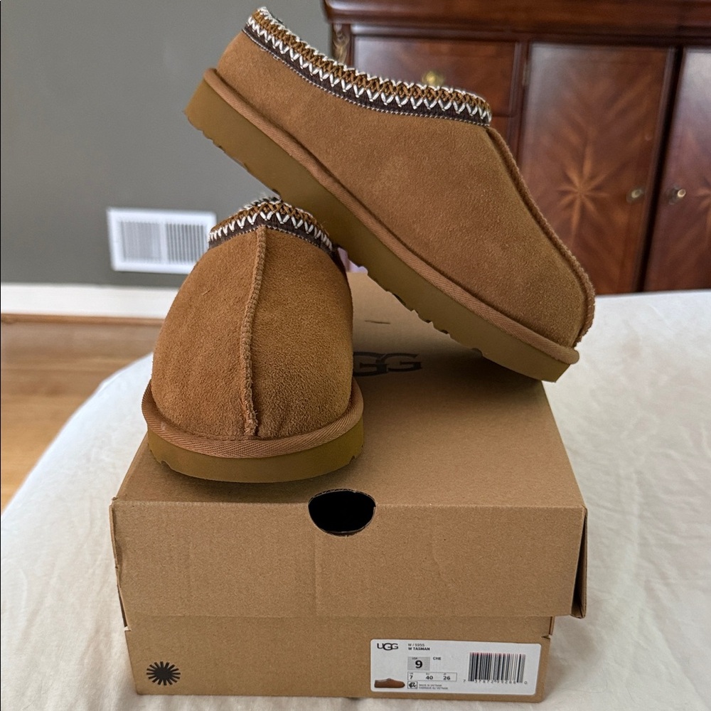 UGG Talisman Slippers for Women. Chestnut size 9.